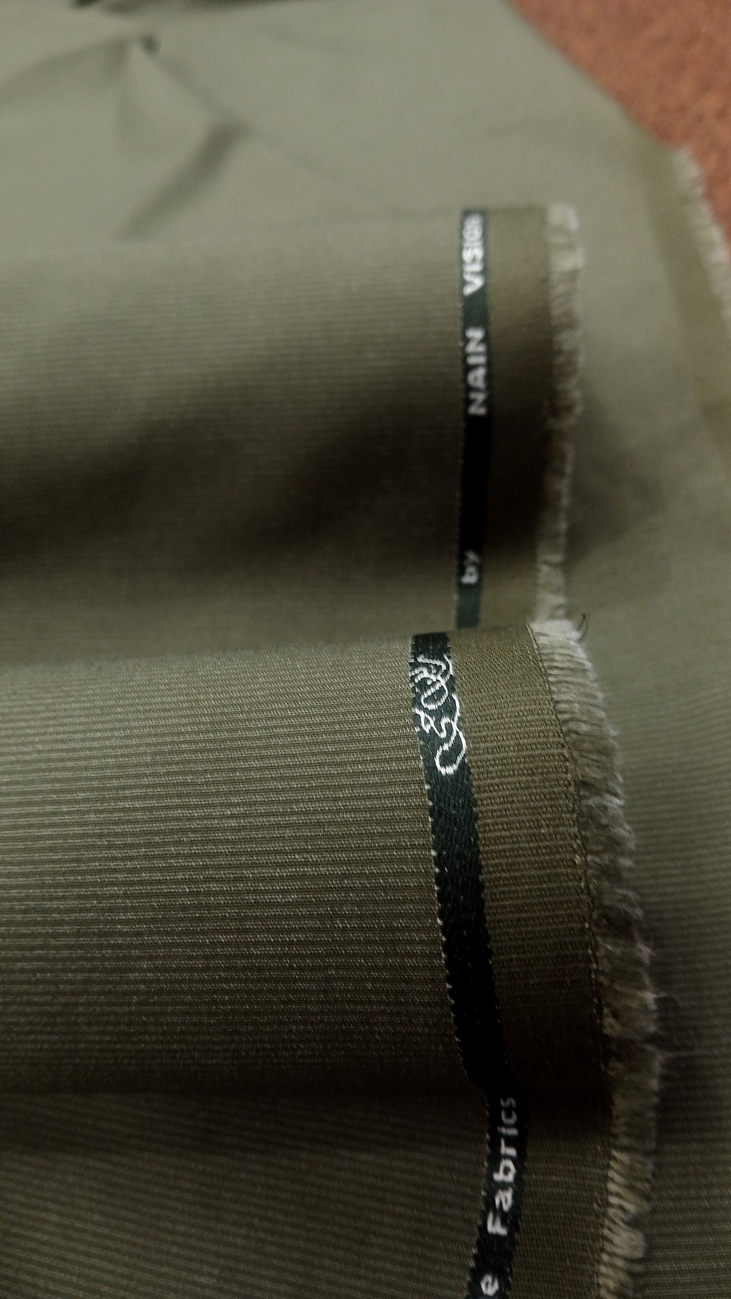 Olive Green Wash & Wear – Premium Mid Winter Self Lining Fabric for Men | Unstitched Men’s Suit Fabric Pakistan