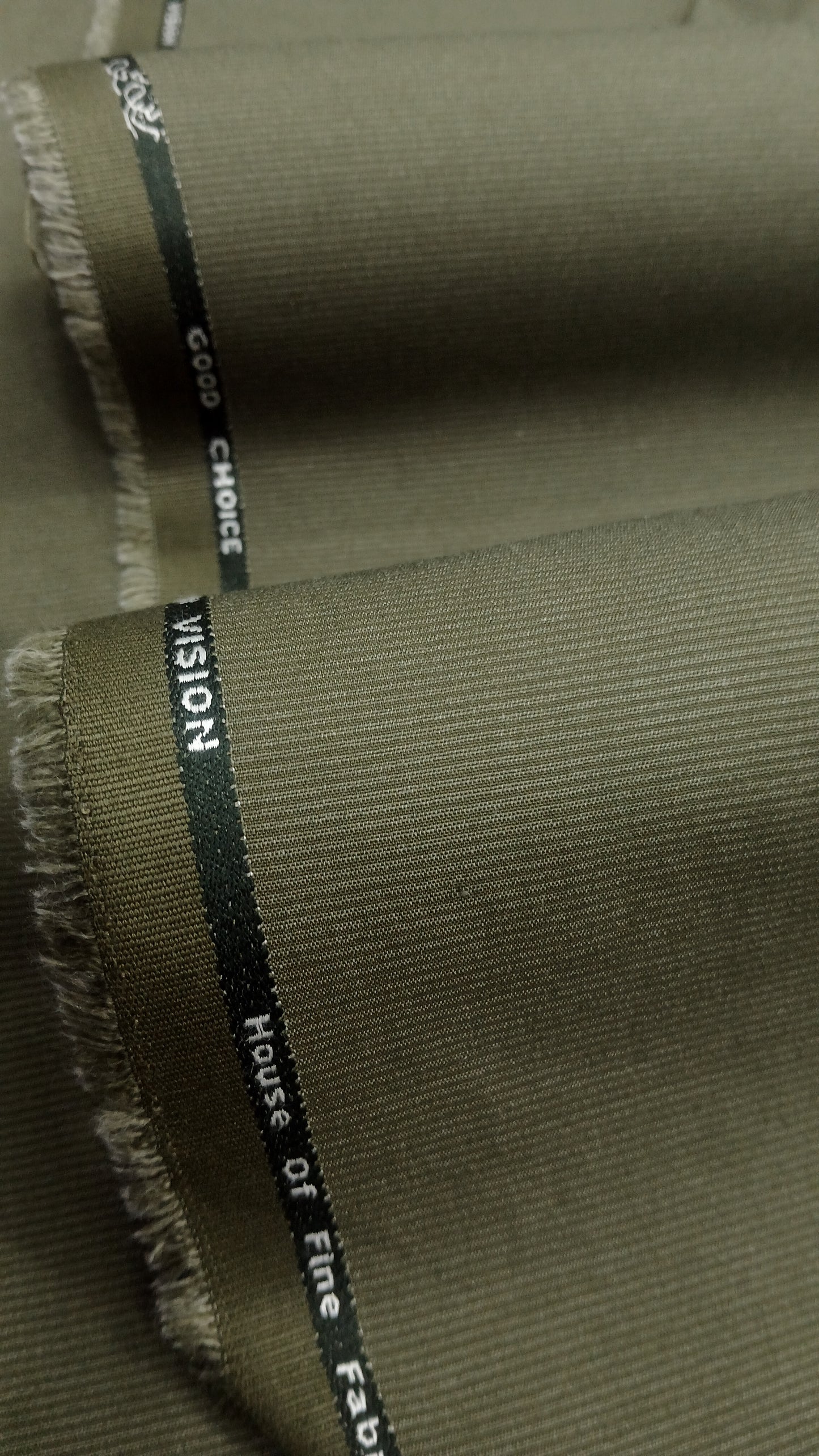 Olive Green Wash & Wear – Premium Mid Winter Self Lining Fabric for Men | Unstitched Men’s Suit Fabric Pakistan